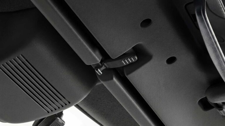 Rear-window-sunshades---seamless-integrationcentered